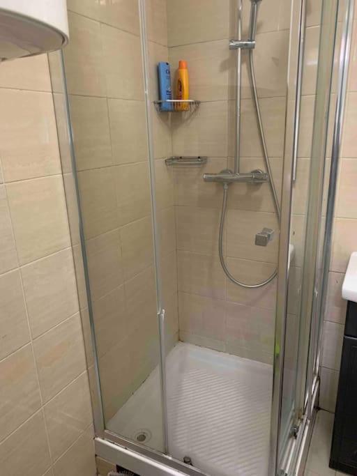 Ferienwohnung Light Side Self Checkin Available Sarcelles Exterior foto